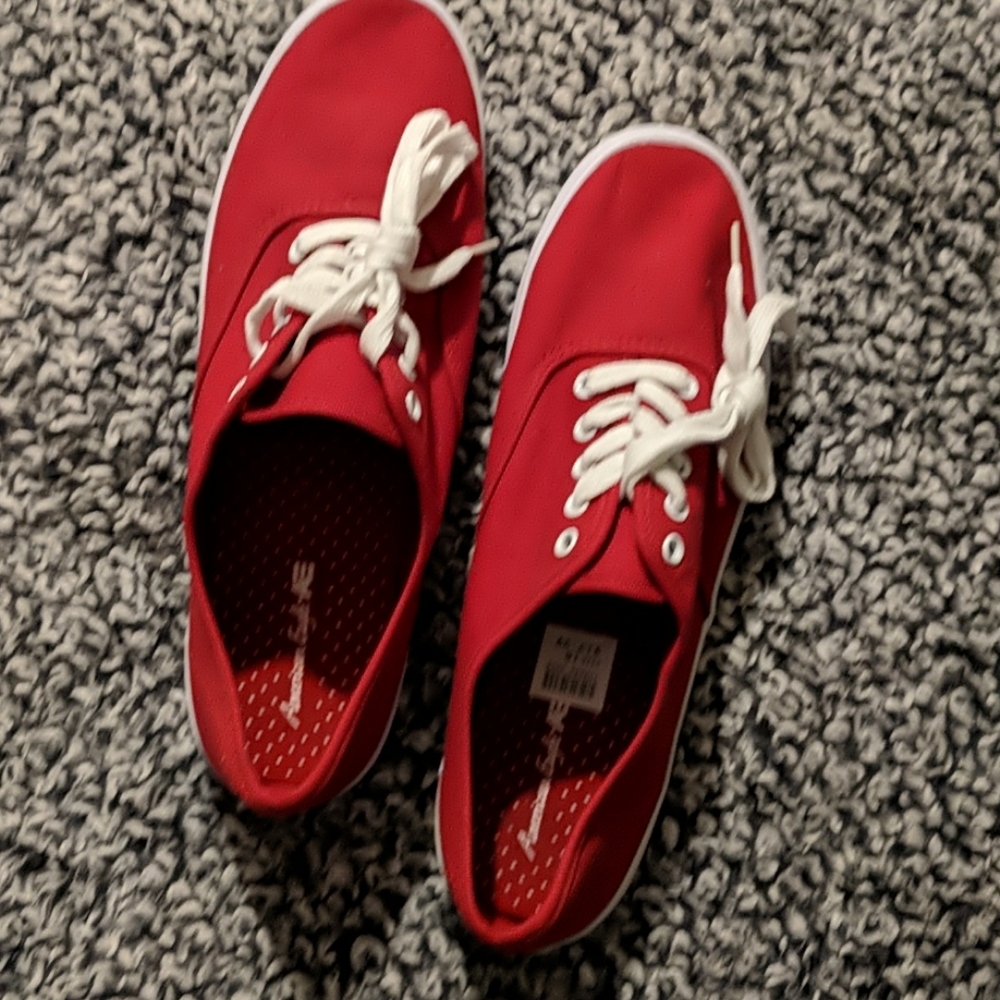 Nwt lace up canvas shoes